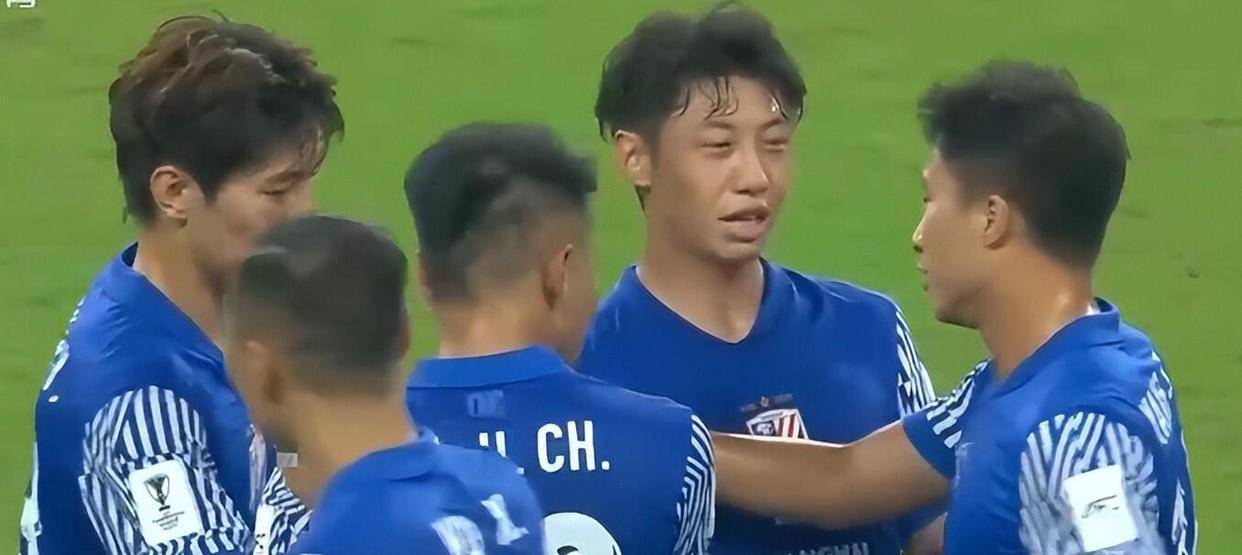 亚冠今夜再迎强敌,芝加哥公牛单刀错失,主帅态度:赛场秩序良好,年轻球员得到机会的简单介绍 亚冠今夜再迎强敌,芝加哥公牛单刀错失,主帅态度:赛场秩序良好,年轻球员得到机会的简单介绍