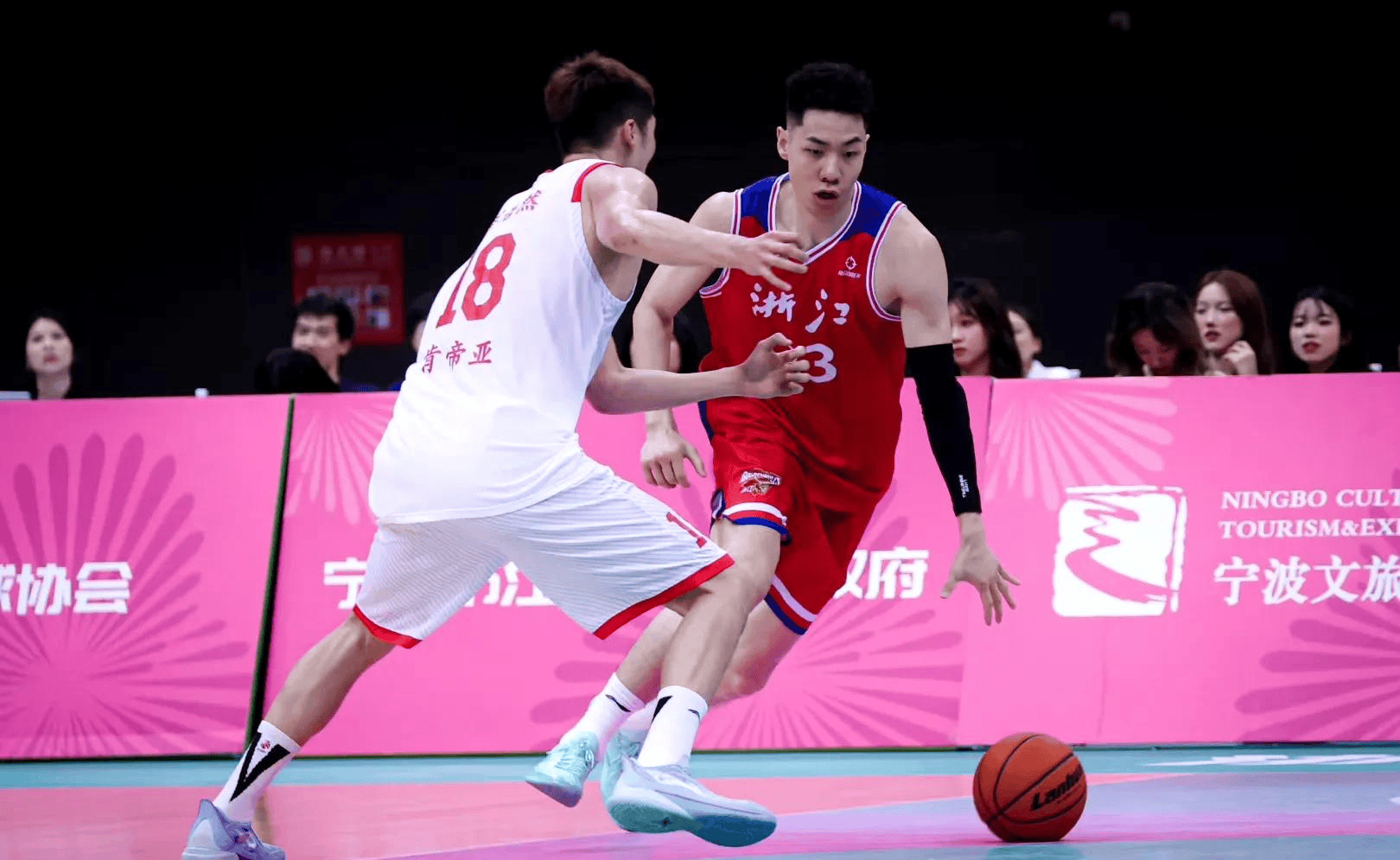 包含今晨广厦男篮再遭质疑巴塞罗那豪取连胜备战亚冠之后，集结日深圳男篮临场应变的词条