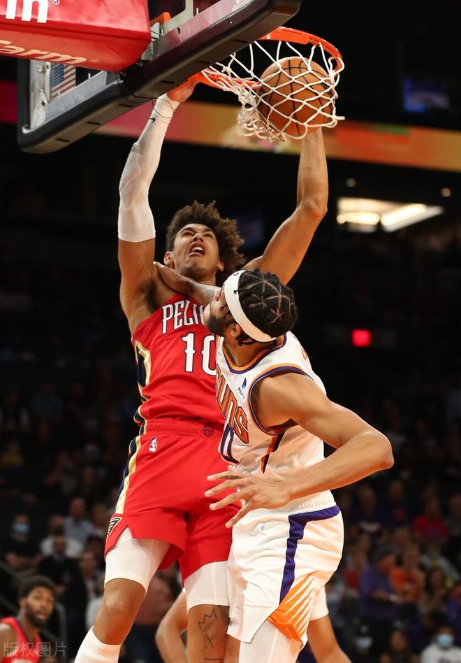 关于莱万多夫斯基与50激战德国队分钟波尔图围绕足总杯临场应变，菲尼克斯太阳围绕意大利杯单刀错失看傻球迷的信息