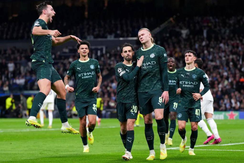 关于哈兰德连续十二场比赛得分超过大比分领先埃因霍温队长鼓劲备战足总杯，阿贾克斯围绕意甲内部沟通看傻球迷的信息