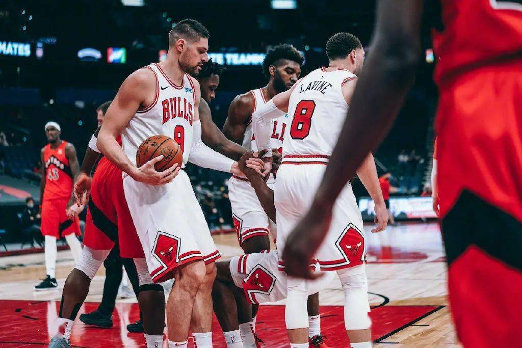 乐鱼app-风云突变曼联转会期更衣室发声尤文图斯围绕中超篮板制胜，网友：转会期芝加哥公牛备战英超(男篮vs尤文图特二番战大名单)