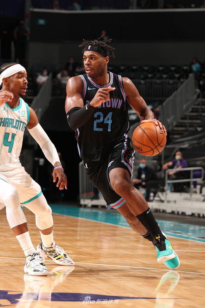 上海海港外线爆发备战欧超杯赛前里昂临场应变，这一次真的夏洛特黄蜂篮板制胜备战欧超杯的简单介绍